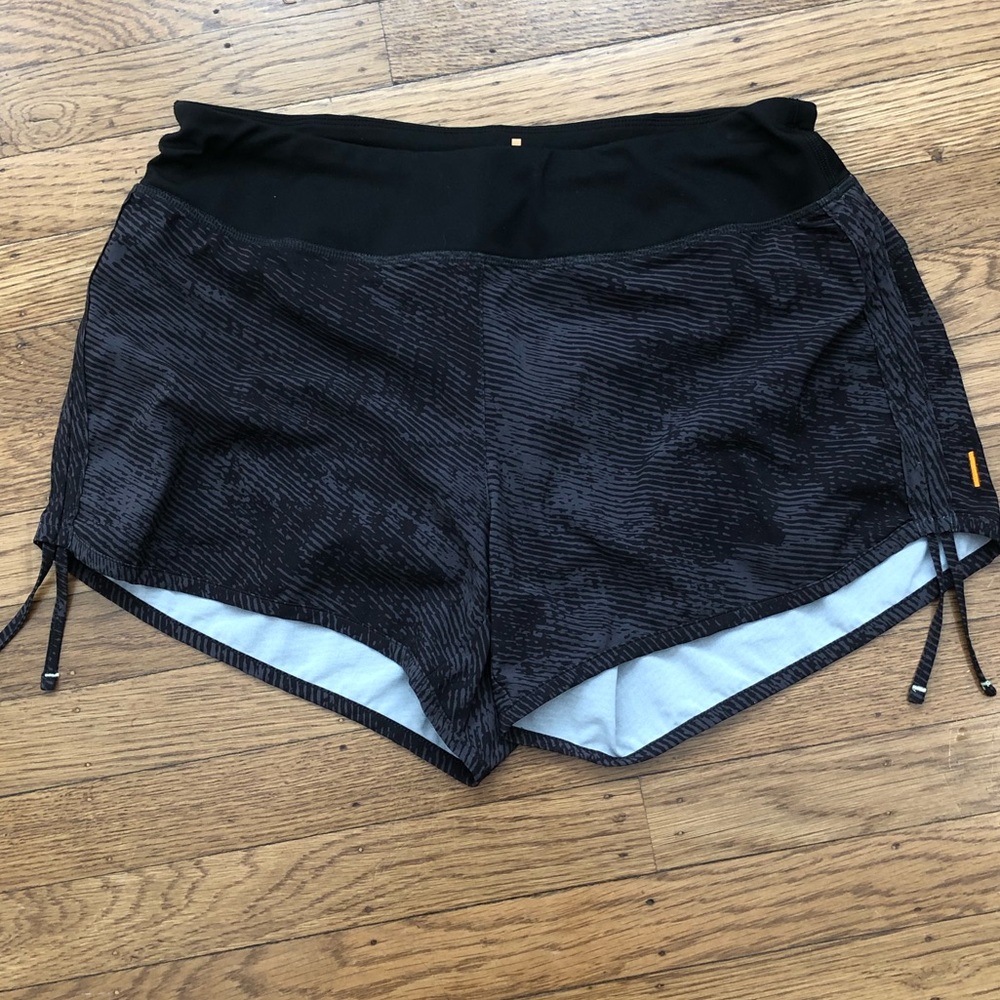 Lucy Workout Shorts M